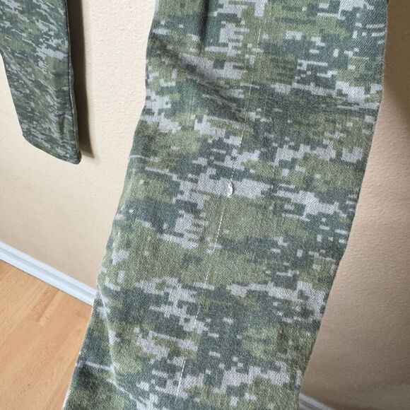 Rag & Bone Jeans Women's 25 Green The Skinny Pants in Digital CAMO Raw Hems - Picture 2 of 16